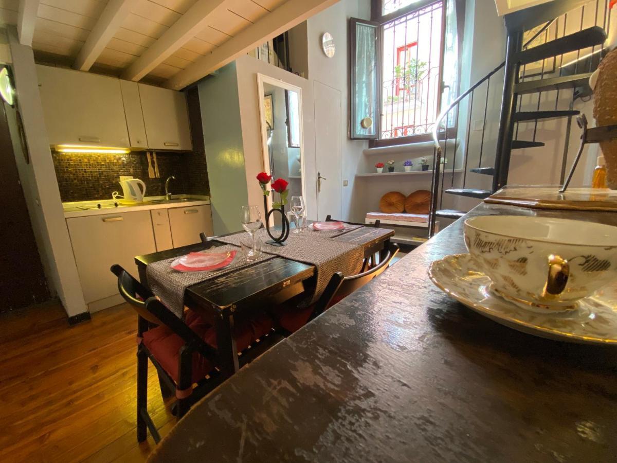 Castello Sforzesco Prestigioso Affrescato Apartment *